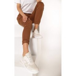 Beżowe Buty Sportowe Psamathe. Brązowe buty sportowe damskie Born2be, z jeansu. Za 99,99 zł.