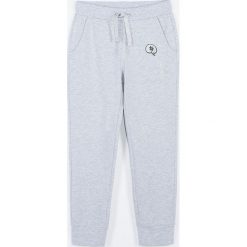 Coccodrillo - Spodnie dziecięce 116-152 cm. Szare spodnie dziewczęce COCCODRILLO, bez wzorów, z dzianiny, casualowe. Za 45,90 zł.