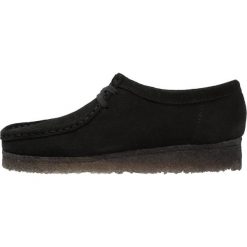Clarks Originals WALLABEE Sznurowane obuwie sportowe black. Czarne buty sportowe damskie Clarks Originals, z materiału, na sznurówki. Za 629,00 zł.