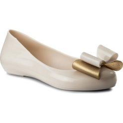 Baleriny ZAXY - Pop Bow II Fem 82302 Beige 01664 AA285059 02064. Brązowe baleriny damskie Zaxy, bez wzorów, z tworzywa sztucznego, bez obcasa. W wyprzedaży za 149,00 zł.