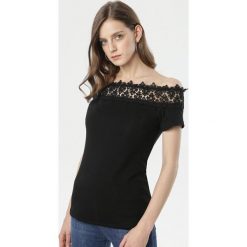 Czarna Bluzka Elinoire. Czarne bluzki damskie Born2be, s, bez wzorów, z jeansu, bez kołnierzyka, z krótkim rękawem. Za 59,99 zł.