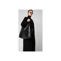 CZARNA TORBA PUFFER OVERSIZE. Czarne torebki klasyczne damskie Furora subtera, bez wzorów, z bawełny, na ramię, duże, bez dodatków. Za 379,00 zł.