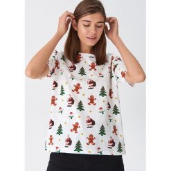 T-shirt ze świątecznym motywem - Kremowy. Białe t-shirty damskie House, s, bez wzorów, wizytowe, bez kołnierzyka. Za 29,99 zł.