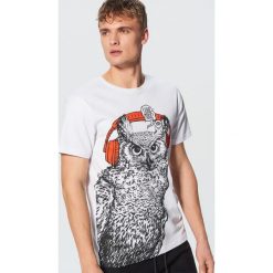 Koszulka z sową - Biały. Białe koszulki męskie marki Cropp, s, bez wzorów, bez kołnierzyka, bez rękawów. Za 39,99 zł.