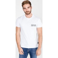 Versace Jeans Couture Koszulka Biały. Białe podkoszulki męskie Versace Jeans Couture, xxl, z haftami, z bawełny, bez kołnierzyka, z krótkim rękawem, krótkie. Za 274,95 zł.