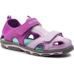 Sandały NEW BALANCE - K2005GP Grey/Purple. Fioletowe sandały dziewczęce New Balance, ze skóry ekologicznej, bez zapięcia. W wyprzedaży za 129,00 zł.
