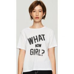 T-shirt z nadrukiem - Biały. Białe t-shirty damskie Sinsay, l, z nadrukiem. Za 24,99 zł.