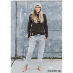 Joggers Basic Oldies. Szare spodnie dresowe damskie Pakamera, z dresówki. Za 210,00 zł.
