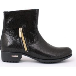 Botki - skóra naturalna - model 475 - kolor czarny błyszczący. Czarne botki damskie Zapato, ze skóry, bez obcasa, bez zapięcia. W wyprzedaży za 299,25 zł.