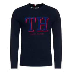 Sweter TOMMY HILFIGER TH Monogram Graphic MW0MW11689. Niebieskie swetry męskie TOMMY HILFIGER, m, bez wzorów, z bawełny, klasyczne, z klasycznym kołnierzykiem, bez kaptura. W wyprzedaży za 309,00 zł.