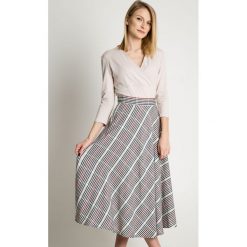 Jasna spódnica midi w kratkę na pasku BIALCON. Szare spódniczki damskie BIALCON, w kratkę, midi. Za 249,00 zł.