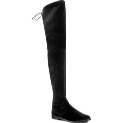 Muszkieterki STUART WEITZMAN - Leggylady Nero Stretch Velvet. Czarne kozaki damskie marki Stuart Weitzman, z materiału, eleganckie, za kolano, bez obcasa, na obcasie, na sznurówki. W wyprzedaży za 1849,00 zł.