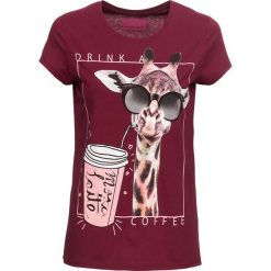 T-shirt bonprix bordowy z nadrukiem. Czerwone t-shirty damskie bonprix, z nadrukiem, bez kołnierzyka. Za 34,99 zł.