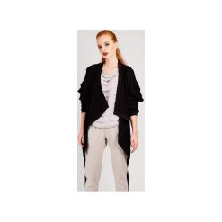 Czarna bluza z falbankami. Czarne bluzy damskie Non tess, s, bez wzorów, z dzianiny, bez rękawów, bez kaptura. Za 199,00 zł.