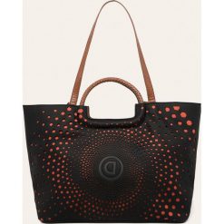 Desigual - Torebka. Czarne torby damskie na zakupy Desigual, w paski, z poliesteru, na ramię, bez dodatków. W wyprzedaży za 199,90 zł.
