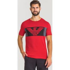 T-SHIRT EMPORIO ARMANI. Czerwone bluzy męskie xxl, z nadrukiem, z elastanu, z okrągłym kołnierzem. Za 203,40 zł.