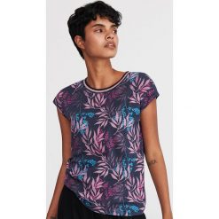 Wzorzysty T-shirt - Granatowy. Niebieskie t-shirty damskie Reserved, s, bez wzorów, bez kołnierzyka. Za 39,99 zł.
