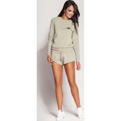 Bluzy damskie: Oliwkowa Nierozpinana Bluza z Biżuteryjnym Akcentem