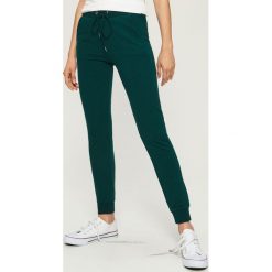 Spodnie dresowe - Turkusowy. Niebieskie spodnie dresowe damskie Sinsay, s, z dresówki. Za 39,99 zł.
