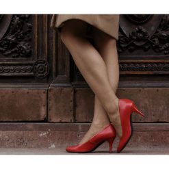 Szpilki na 7 cm obcasie - skóra naturalna - model 972 - kolor czerwony. Czerwone czółenka damskie Zapato, do pracy, bez wzorów, ze skóry, bez obcasa, na obcasie. Za 319,00 zł.