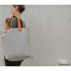 Marmollada - torebka filcowa duża SZARY melanż. Szare torebki klasyczne damskie Pakamera, bez wzorów, na ramię, duże, bez dodatków. Za 350,00 zł.