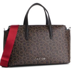 Torebka CALVIN KLEIN - Monogram Duffle K60K605017 908. Pomarańczowe torebki klasyczne damskie Calvin Klein, bez wzorów, ze skóry ekologicznej, eleganckie, bez dodatków. W wyprzedaży za 389,00 zł.