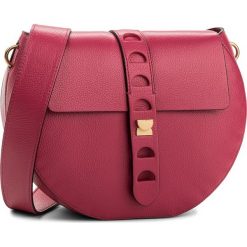 Torebka COCCINELLE - BO0 Carousel E1 BO0 12 01 01 Framboise 048. Czerwone listonoszki damskie marki Coccinelle, ze skóry, na ramię. W wyprzedaży za 819,00 zł.