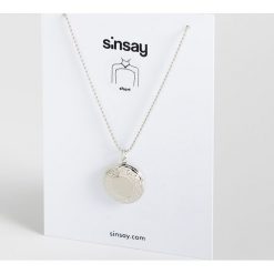 Naszyjnik z zawieszką - Jasny szar. Szare naszyjniki damskie marki Sinsay. Za 15,00 zł.