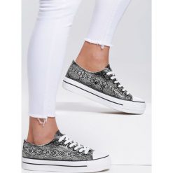 Czarne Trampki Indwell. Czarne trampki i tenisówki damskie Inny, z aplikacjami, ze skóry, na sznurówki. Za 59,99 zł.