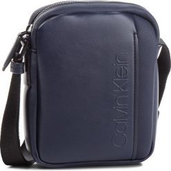 Saszetka CALVIN KLEIN - Elevated Logo Mini R K50K503883 443. Niebieskie torby męskie skórzane Calvin Klein, bez wzorów, ze skóry ekologicznej, młodzieżowe. W wyprzedaży za 239,00 zł.