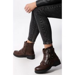 Brązowe Botki Irwindale. Pomarańczowe botki damskie Multu, bez obcasa, na płaskiej podeszwie, bez zapięcia. Za 59,99 zł.