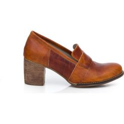 Półbuty na 6 cm słupku - skóra naturalna - model 250 - kolor rudy retro. Czerwone półbuty damskie Zapato, bez wzorów, ze skóry, retro, bez obcasa, na słupku, bez zapięcia. Za 319,00 zł.