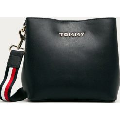 Tommy Hilfiger - Torebka. Niebieskie listonoszki damskie TOMMY HILFIGER, w paski, ze skóry ekologicznej, na ramię, małe, bez dodatków. Za 499,90 zł.