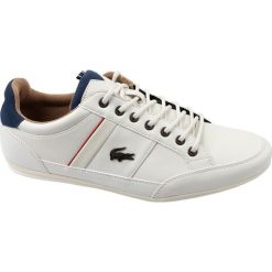 Lacoste Chaymon 118 2 CAM0012WN1 41 Białe. Białe buty sportowe męskie Lacoste, ze skóry, bez zapięcia. W wyprzedaży za 449,99 zł.