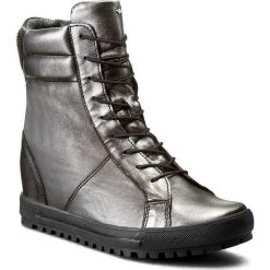 Sneakersy WOJAS - 6671-59 C.Srebrny. Czarne sneakersy damskie marki Wojas, z materiału, z okrągłym noskiem. W wyprzedaży za 289,00 zł.