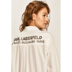 Karl Lagerfeld - Koszula. Niebieskie bluzki damskie KARL LAGERFELD, na co dzień, z aplikacjami, z bawełny, klasyczne, z klasycznym kołnierzykiem, z długim rękawem. W wyprzedaży za 899,90 zł.
