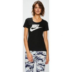 Nike Sportswear - Top sportowy. Czarne topy damskie marki Nike Sportswear, s, z nadrukiem, z bawełny, z okrągłym kołnierzem. W wyprzedaży za 84,90 zł.