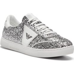 Sneakersy EMPORIO ARMANI - X3X083 XL841 N799 Silver/White/White. Szare półbuty damskie marki Emporio Armani, bez wzorów, ze skóry ekologicznej, bez obcasa, na płaskiej podeszwie, bez zapięcia. Za 659,00 zł.
