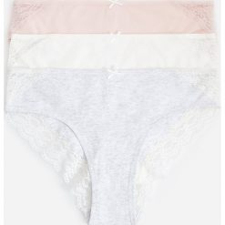 Bawełniane majtki figi z koronką 3 pack - Jasny szary. Szare majtki damskie Reserved, s, z bawełny. Za 49,99 zł.