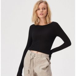 Crop top z fakturą - Czarny. Czarne topy damskie Sinsay, xl, bez wzorów, bez kołnierzyka. Za 24,99 zł.