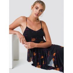 NA-KD Sukienka na ramiączkach - Multicolor. Szare sukienki damskie NA-KD, bez wzorów, bez kołnierzyka, bez rękawów, maxi. W wyprzedaży za 121,77 zł.