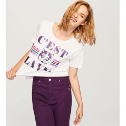 T-shirt z błyszczącym nadrukiem - Biały. Białe t-shirty damskie Reserved, l, z nadrukiem. Za 24,99 zł.