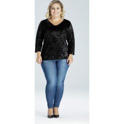 Aksamitna czarna bluzka welurowa oversize PLUS SIZE. Czarne bluzki damskie Moda Size Plus Iwanek, m, bez wzorów, z tkaniny, eleganckie, z dekoltem na plecach, plus size, bez rękawów. Za 89,00 zł.