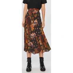 Desigual - Spódnica. Spódniczki damskie Desigual, na co dzień, bez wzorów, z wiskozy, casualowe, z podwyższonym stanem, midi, proste. Za 519,90 zł.
