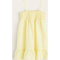 Mango Kids - Sukienka dziecięca Rachel 80-104 cm. Żółte sukienki dziewczęce Mango Kids, bez wzorów, z bawełny, casualowe, bez rękawów, mini, rozkloszowane. W wyprzedaży za 49,90 zł.