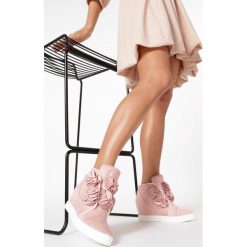 Różowe Sneakersy Doodad. Różowe sneakersy damskie Born2be. W wyprzedaży za 69,99 zł.