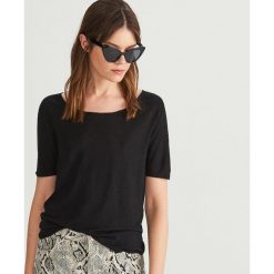T-shirt z lnu i wiskozy - Czarny. Czarne t-shirty damskie Reserved, s, bez wzorów, z wiskozy, bez kołnierzyka. Za 39,99 zł.