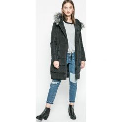 Answear - Płaszcz Ur Your Only Limit. Czarne kurtki damskie ANSWEAR, s, bez wzorów, z poliesteru, z kapturem. W wyprzedaży za 199,90 zł.