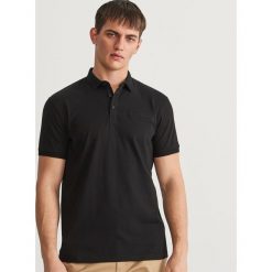 Koszulka polo z kieszenią - Czarny. Czarne koszulki polo męskie Reserved, xl, bez wzorów, polo, bez rękawów. Za 39,99 zł.