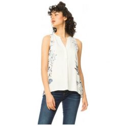 Desigual Bluzka Damska Colette Xs Biały. Białe bluzki damskie Desigual, xs, bez wzorów, bez kołnierzyka, bez rękawów. W wyprzedaży za 221,00 zł.